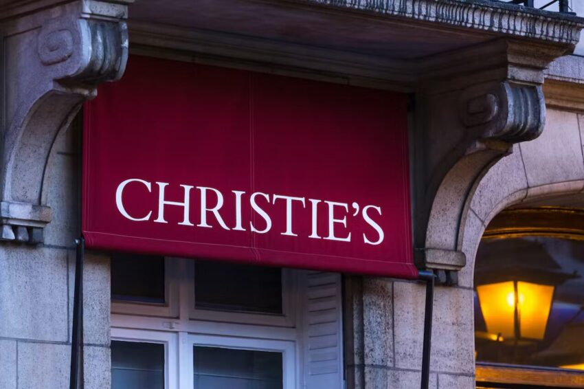 Londra Christie's Müzayede Evi dış cephesi ve tabelası